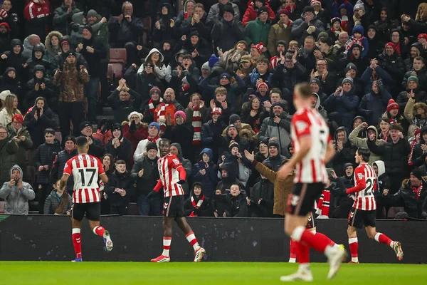 Sunderland 'dan Habib Diarra, 2 Şubat 2026' da İngiltere 'nin Sunderland kentinde oynanan Premier League maçı Sunderland-Burnley maçında 1-0 kazanma hedefini kutluyor.