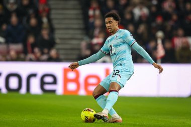 Burnley 'den Bashir Humphreys, 2 Şubat 2026' da İngiltere 'nin Sunderland şehrinde oynanan Premier League karşılaşmasında topu geçti.