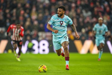 Burnley 'den Lyle Foster, Premier Lig maçında Sunderland-Burnley Stadyumu, Sunderland, İngiltere' de 2 Şubat 2026 'da top koştu.