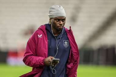 Burnley takımından Lesley Ugochukwu, 2 Şubat 2026 'da İngiltere' nin Sunderland-Burnley Stadyumu 'nda oynanan Premier League maçı sırasında geldi.