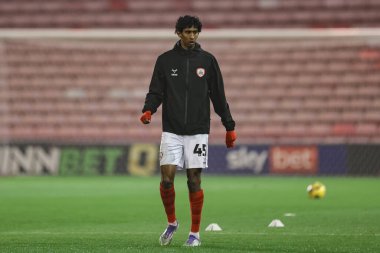 Barnsley 'den Vimal Yoganathan 3 Şubat 2026' da İngiltere 'nin Barnsley kentinde oynanan Sky Bet 1 maçı sırasında maç öncesi ısınma maçında Barnsley ile Northampton Town karşı karşıya geldi.