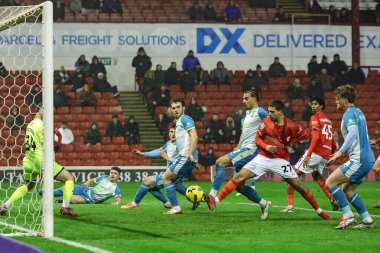Barnsley 'den Tennai Watson, 3 Şubat 2026' da Oakwell, Barnsley, İngiltere 'de oynanan Sky Bet Lig 1 karşılaşmasında gol önünde topla bağlantı kuramadı.