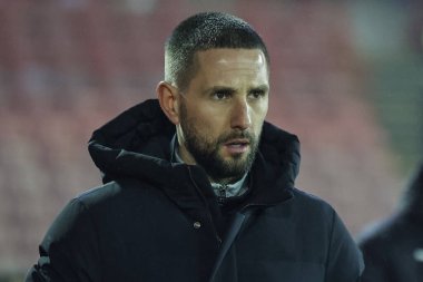 Barnsley 'nin Conor Hourihane teknik direktörü Sky Bet 1 maçında Barnsley, Northampton Town' a karşı Oakwell, Barnsley, İngiltere, 3 Şubat 2026
