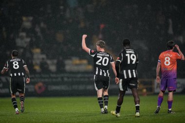 Notts County 'den Scott Robertson, 3 Şubat 2026' da İngiltere 'nin Nottingham şehrinde oynanan Notts County - Gillingham maçında 1-0 berabere kalma golünü kutluyor.