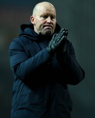 Sheffield 'in teknik direktörü Henrik Pedersen, 3 Şubat 2026' da İngiltere 'nin Blackburn kentinde Çarşamba günü oynanan Blackburn Rovers-Sheffield maçından sonra oynanan 1-0 yenilgi sonrasında taraftarlarını alkışladı.