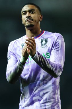 Sheffield 'li Yan Valery, 3 Şubat 2026' da İngiltere 'nin Blackburn kentinde Çarşamba günü oynanan Blackburn Rovers - Sheffield maçından sonra oynanan 1-0 yenilgi sonrasında taraftarlarını alkışlıyor.