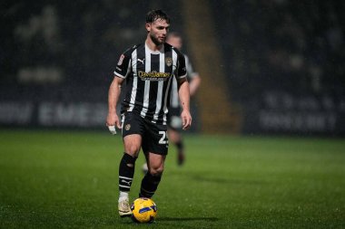 Notts County 'den Nicholas Tsaroulla, Notts County - Gillingham maçında topu kontrol ediyor. Meadow Lane, Nottingham, İngiltere' de 3 Şubat 2026 'da oynanan maçta.