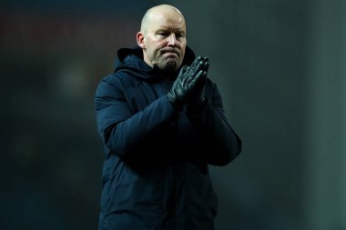 Sheffield 'in teknik direktörü Henrik Pedersen, 3 Şubat 2026' da İngiltere 'nin Blackburn kentinde Çarşamba günü oynanan Blackburn Rovers-Sheffield maçından sonra oynanan 1-0 yenilgi sonrasında taraftarlarını alkışladı.