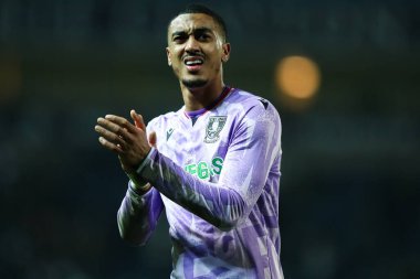 Sheffield 'li Yan Valery, 3 Şubat 2026' da İngiltere 'nin Blackburn kentinde Çarşamba günü oynanan Blackburn Rovers - Sheffield maçından sonra oynanan 1-0 yenilgi sonrasında taraftarlarını alkışlıyor.