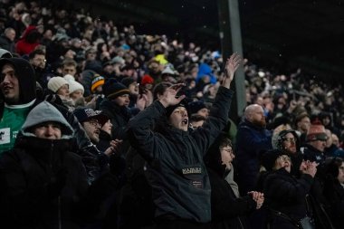 Notts County Müdürü Martin Paterson, 3 Şubat 2026 'da İngiltere' nin Nottingham şehrinde oynanan Notts County - Gillingham maçının son düdüğü çaldıktan sonra taraftarları alkışlıyor.