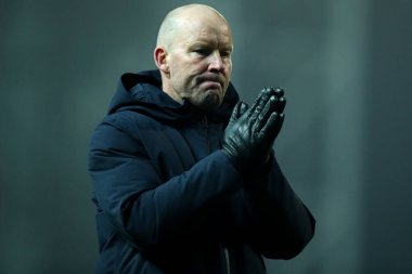 Sheffield 'in teknik direktörü Henrik Pedersen, 3 Şubat 2026' da İngiltere 'nin Blackburn kentinde Çarşamba günü oynanan Blackburn Rovers-Sheffield maçından sonra oynanan 1-0 yenilgi sonrasında taraftarlarını alkışladı.