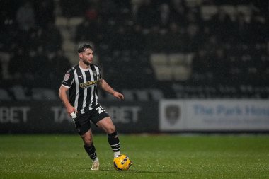 Notts County 'den Nicholas Tsaroulla, Notts County - Gillingham maçında topla koşuyor. Meadow Lane, Nottingham, İngiltere, 3 Şubat 2026