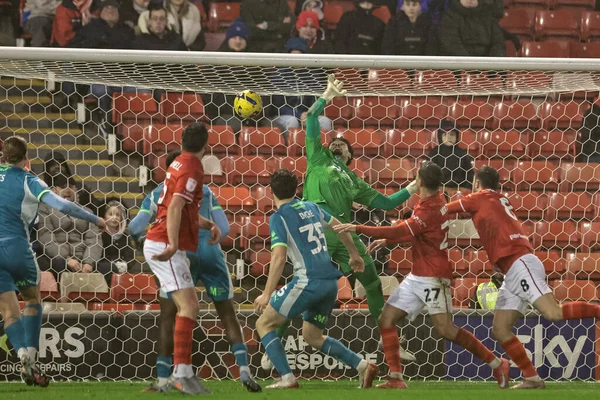 Northampton Town 'dan Max Dyche 3 Şubat 2026' da Oakwell, Barnsley, İngiltere 'de oynanan Sky Bet 1 maçında 2-2 berabere kaldı.