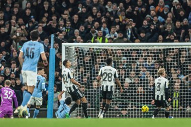 Manchester City 'den Omar Marmoush, 4 Şubat 2026 tarihinde Etihad Stadyumu' nda oynanan ve Manchester City 'nin Newcastle United' a karşı oynadığı Carabao Kupası yarı final maçında 1-0 kazanma golünü kutluyor.
