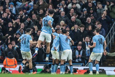 Manchester City 'den Omar Marmoush, 4 Şubat 2026 tarihinde Etihad Stadyumu' nda oynanan ve Manchester City 'nin Newcastle United' a karşı oynadığı Carabao Kupası yarı final maçında 2-0 kazanma golünü kutluyor.
