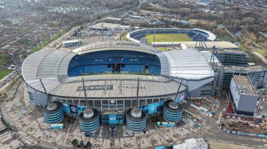 Etihad Stadyumu 'nun havadan görünüşü, Carabao Kupası yarı final maçında yeni otel ve Kuzey standı Manchester City ile Newcastle United maçı, Etihad Stadyumu, Manchester, İngiltere, 4 Şubat 2026