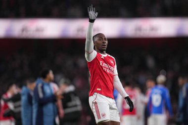 Arsenal 'den Eberechi Eze, İngiltere' nin Emirates kentinde oynanan Premier League maçında tam zamanlı olarak Arsenal ile Sunderland karşı karşıya geldi.