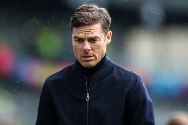 Burnley 'nin Scott Parker teknik direktörü, 7 Şubat 2026 tarihinde Burnley-West Ham United Premier Lig karşılaşması öncesinde İngiltere' nin Burnley kentindeki Turf Moor maçına geldi.