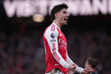 Arsenal 'den Kai Havertz, 7 Şubat 2026 tarihinde Birleşik Krallık' ın Emirates kentinde oynanan Premier Lig karşılaşmasında Arsenal 'den Viktor Gyokeres' i kutluyor.