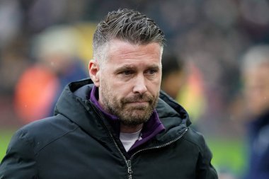 Wolverhampton Wanderers 'ın teknik direktörü Rob Edwards Premier League maçında Wolverhampton Wanderers Chelsea' ye karşı Molineux, Wolverhampton, İngiltere