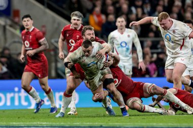 İngiltere 'nin Ben Earl' ü, 7 Şubat 2026 'da İngiltere' nin Twickenham, İngiltere 'deki Allianz Stadyumu' nda oynanan Guinness Altı Milletler 2026 maçı sırasında Galler 'den Tomas Francis tarafından yenildi.