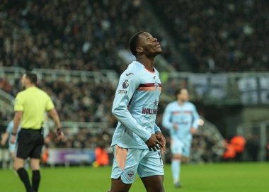 Brentford 'dan Dango Ouattara, Premier Lig maçı Newcastle Untie Brentford' a karşı 7 Şubat 2026 'da St.James' s Park, Newcastle, İngiltere 'de oynanan karşılaşmada 2-3 kazanma hedefini kutluyor.