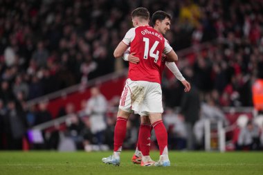 Arsenal 'den Viktor Gyokeres, İngiltere' nin Emirates kentinde oynanan Premier League karşılaşmasında Arsenal 'den Martin Zubimendi ile ikinci golü kutluyor.