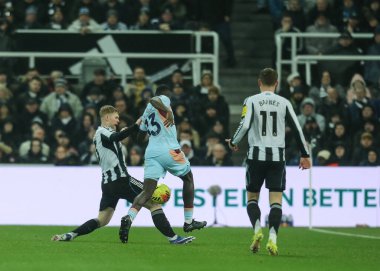 Brentford 'dan Michael Kayode, 7 Şubat 2026 tarihinde İngiltere' nin Newcastle kentindeki St. James 's Park' ta oynanan Premier League karşılaşmasında Lewis Hall of Newcastle United tarafından yenildi.