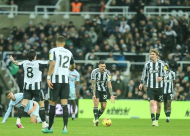 Newcastle United takımından Bruno Guimaraes, 7 Şubat 2026 tarihinde İngiltere 'nin Newcastle kentindeki St. James' s Park 'ta oynanan Premier League karşılaşmasında tepki gösterdi.