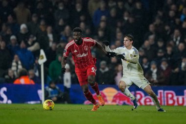Nottingham Ormanı 'ndan İbrahim Sangare, Premier Lig maçı sırasında İngiltere' nin Leeds kentindeki Elland Road 'da oynanan Leeds United - Nottingham Forest maçında topla koşuyor.