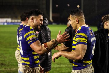 Warrington Wolves 'tan Kelepi Tanginoa ve Warrington Wolves' tan Albert Hopoate, 6 Şubat 2026 'da İngiltere' nin Warrington kentinde oynanan Betfred Challenge Cup karşılaşmasında Warrington Wolves Sheffield Eagles 'a karşı oynadılar.
