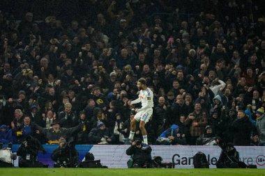 Leeds United takımından Jayden Bogle, 6 Şubat 2026 tarihinde İngiltere 'nin Leeds şehrinde oynanan Premier League maçı Leeds United - Nottingham Forest maçında 1-0' lık galibiyetini kutluyor.