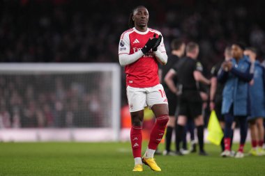 Arsenal 'den Eberechi Eze, İngiltere' nin Emirates kentinde oynanan Premier League maçında tam zamanlı olarak Arsenal ile Sunderland karşı karşıya geldi.