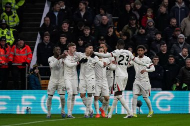 Chelsea 'den Cole Palmer, 7 Şubat 2026 tarihinde İngiltere' nin Wolverhampton kentinde oynanan Premier League maçında Chelsea 'ye karşı Wolverhampton maçında 0-1' lik galibiyet golünü kutluyor.