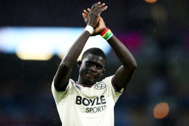 West Ham United takımından El Hacı Malick Diouf, 7 Şubat 2026 tarihinde İngiltere 'nin Burnley kentindeki Turf Moor' da oynanan Premier League maçı sonrasında 0-2 'lik galibiyetini kutladı.