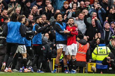 Manchester United takımından Bruno Fernandes, Manchester United ile Tottenham Hotspur arasındaki Premier League maçında 7 Şubat 2026 tarihinde Old Trafford, Manchester, İngiltere 'de 2-0' lık galibiyet golünü kutluyor.