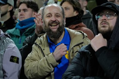 Leeds United taraftarları, İngiltere 'nin Leeds şehrinde oynanan Premier League maçı Leeds United - Nottingham Forest maçında maçı tam zamanlı kazanmalarını kutluyorlar.