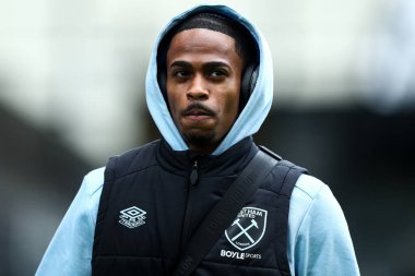 West Ham United takımından Crysencio Summerville, 7 Şubat 2026 tarihinde Burnley ile West Ham United arasında oynanan Premier Lig karşılaşması öncesinde İngiltere 'nin Burnley kentinde yerini aldı.