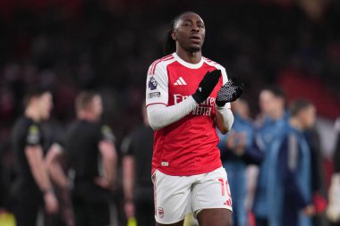 Arsenal 'den Eberechi Eze, İngiltere' nin Emirates kentinde oynanan Premier League maçında tam zamanlı olarak Arsenal ile Sunderland karşı karşıya geldi.