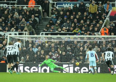 Newcastle United takımından Bruno Guimaraes, 7 Şubat 2026 tarihinde İngiltere 'nin Newcastle kentindeki St. James' s Park 'ta oynanan Premier League maçı Newcastle United' a karşı oynanan karşılaşmada 2-2 berabere kalma cezası aldı.