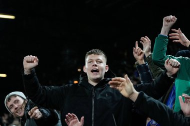 Leeds United taraftarları, İngiltere 'nin Leeds şehrinde oynanan Premier League maçı Leeds United - Nottingham Forest maçında maçı tam zamanlı kazanmalarını kutluyorlar.