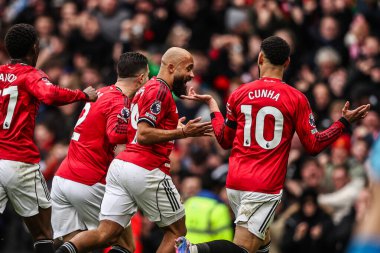Manchester United takımından Bryan Mbeumo, Manchester United ile Tottenham Hotspur arasında oynanan Premier League maçında 7 Şubat 2026 tarihinde Old Trafford, Manchester, İngiltere 'de 1-0 kazanma golünü kutluyor.