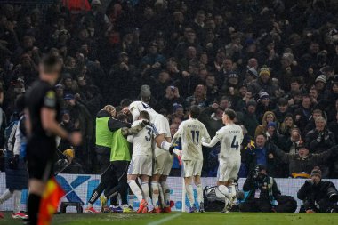 Leeds United takımından Jayden Bogle, 6 Şubat 2026 tarihinde İngiltere 'nin Leeds şehrinde oynanan Premier League maçı Leeds United - Nottingham Forest maçında 1-0' lık galibiyetini kutluyor.