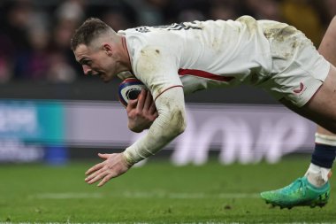 İngiltere 'den Tom Roebuck, 7 Şubat 2026' da Birleşik Krallık 'ın Twickenham kentindeki Allianz Stadyumu' nda oynanan Guinness Altı Milletler 2026 karşılaşmasında bir deneme için sahaya çıkıyor.