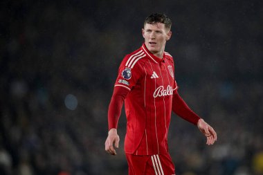 Nottingham Ormanı 'ndan Elliot Anderson, Premier League maçında Leeds United ile Nottingham Ormanı arasında 06 Şubat 2026' da Leeds, İngiltere 'de oynanan maçta takım talimatlarını veriyor.