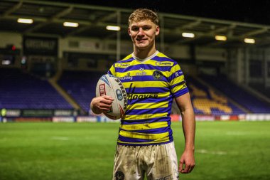 Warrington Wolves 'tan Tommy Rhodes, Warringtons' un en genç oyuncusu, 6 Şubat 2026 'da Warrington, İngiltere' deki Halliwell Jones Stadyumu 'nda oynanan Betfred Challenge Cup karşılaşmasında golcü Warrington Wolves' a karşı Sheffield Eagles