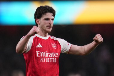 Arsenal 'den Declan Rice, İngiltere' nin Emirates kentinde oynanan Premier Lig karşılaşmasında tam zamanlı olarak Arsenal ile Sunderland karşı karşıya geldi.