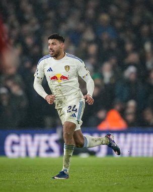 Leeds United takımının James Justin 'i Premier League maçında Leeds United - Nottingham Forest maçı sırasında Elland Road, Leeds, İngiltere' de oynandı.