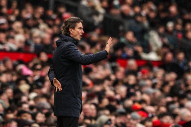 Tottenham Hotspur takımının teknik direktörü Thomas Frank, Premier League maçında Manchester United 'a karşı Tottenham Hotspur maçında 7 Şubat 2026 tarihinde Old Trafford, Manchester, İngiltere' de takım talimatlarını verir.