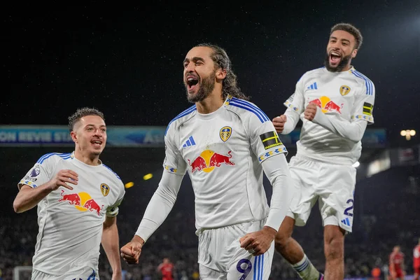 Leeds United takımından Dominic Calvert-Lewin, Premier League maçı Leeds United - Nottingham Forest maçında 6 Şubat 2026 tarihinde İngiltere 'nin Leeds şehrinde oynanan maçta 3-0' lık galibiyet golünü kutluyor.